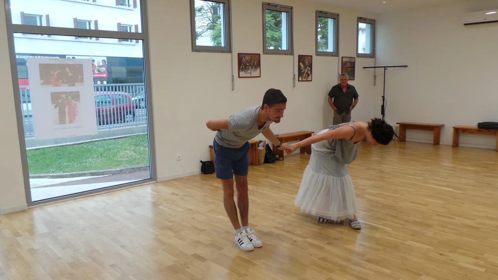 Couple dansant une valse de mariage apprise à Lille avec la méthode facile et visuelle